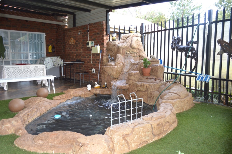 6 Bedroom Property for Sale in Doringkruin North West